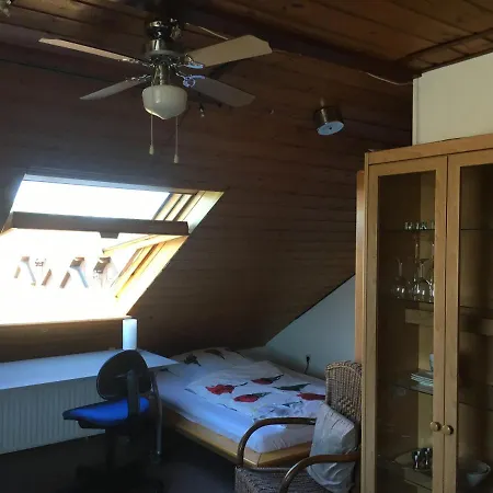Sonnige Dachgeschosswohnung Appartement Niederkassel