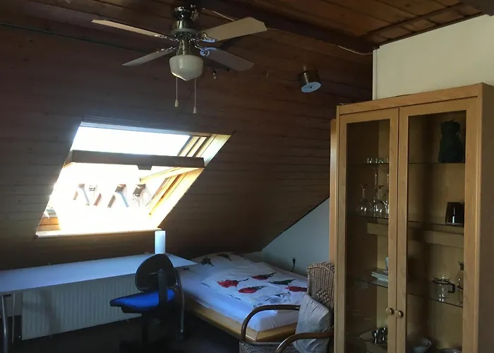 Sonnige Dachgeschosswohnung Apartmán Niederkassel